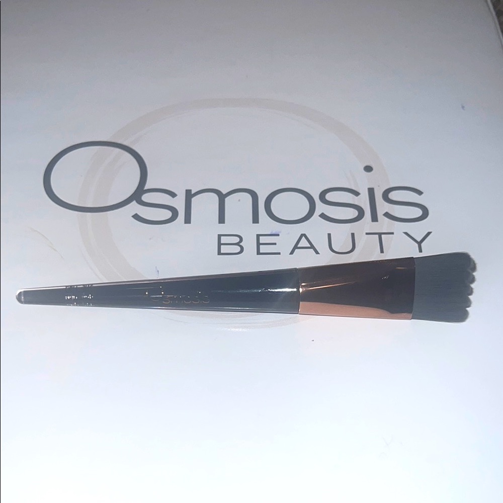 OSMOSIS BEAUTY STIMULATING SCALLOP BRUSH